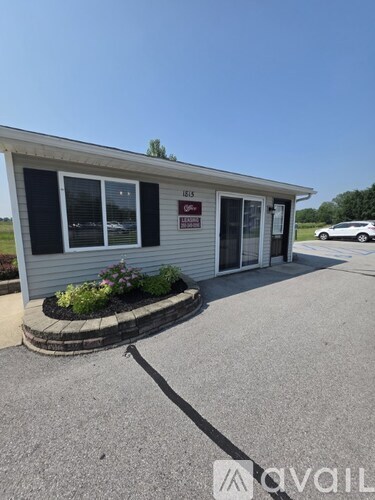 A small building with a sign that says "Aval" on it.