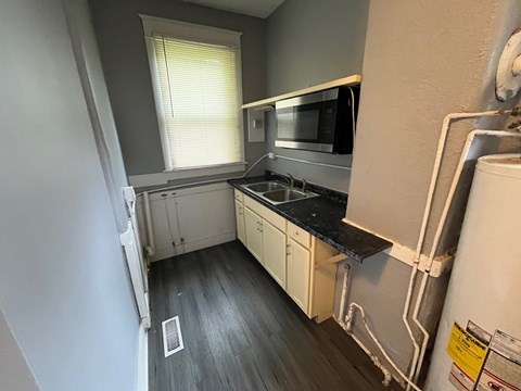 1817 Columbia Street 1 Bed House for Rent - Photo Gallery 4