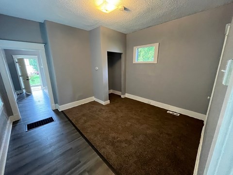 1817 Columbia Street 1 Bed House for Rent - Photo Gallery 2