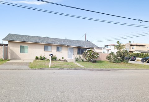 379 N 3Rd St 3 Beds Apartment for Rent