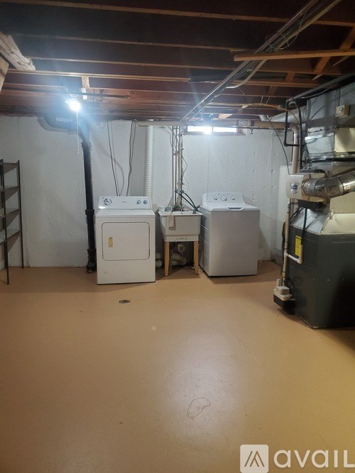 A room with a white wall and a floor with a logo that says "avail".