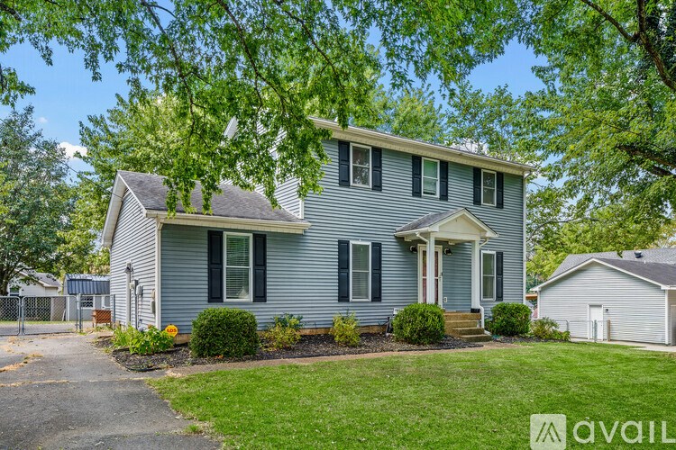 A house with a front yard and a driveway.