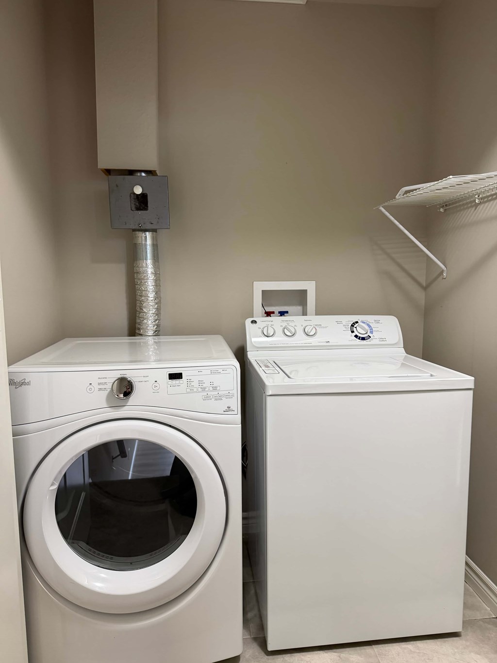 67-1010 Fanshawe Park Rd. East 3 Beds House for Rent - Photo Gallery 3