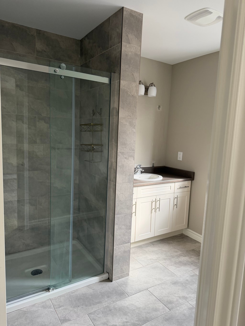 67-1010 Fanshawe Park Rd. East 3 Beds House for Rent - Photo Gallery 9