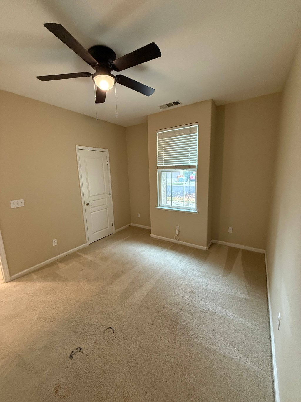 235 Fay Court 3 Beds House for Rent - Photo Gallery 3