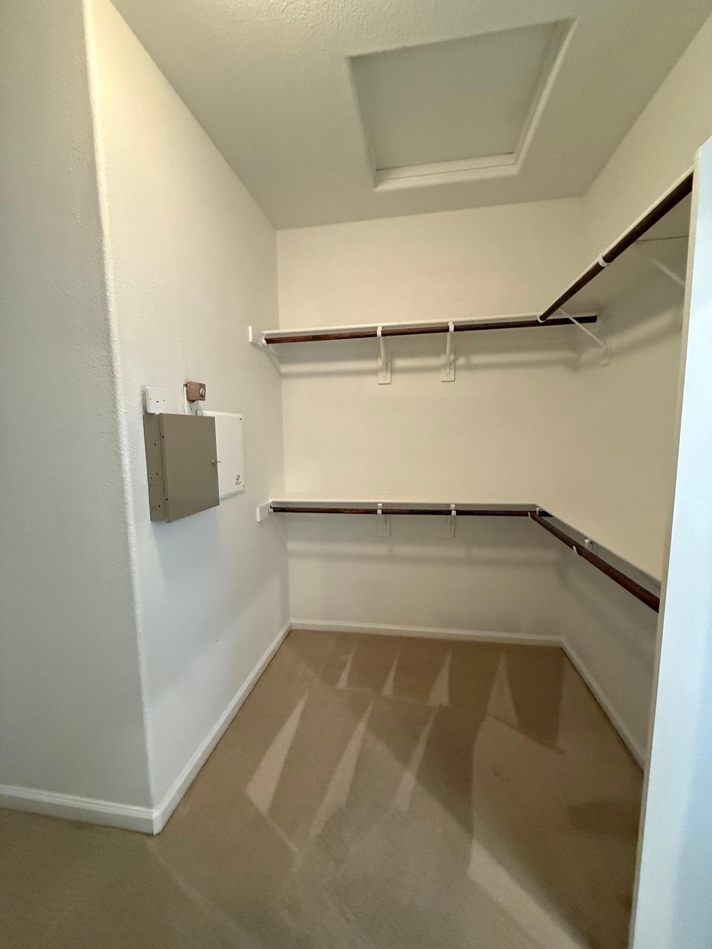 235 Fay Court 3 Beds House for Rent - Photo Gallery 2