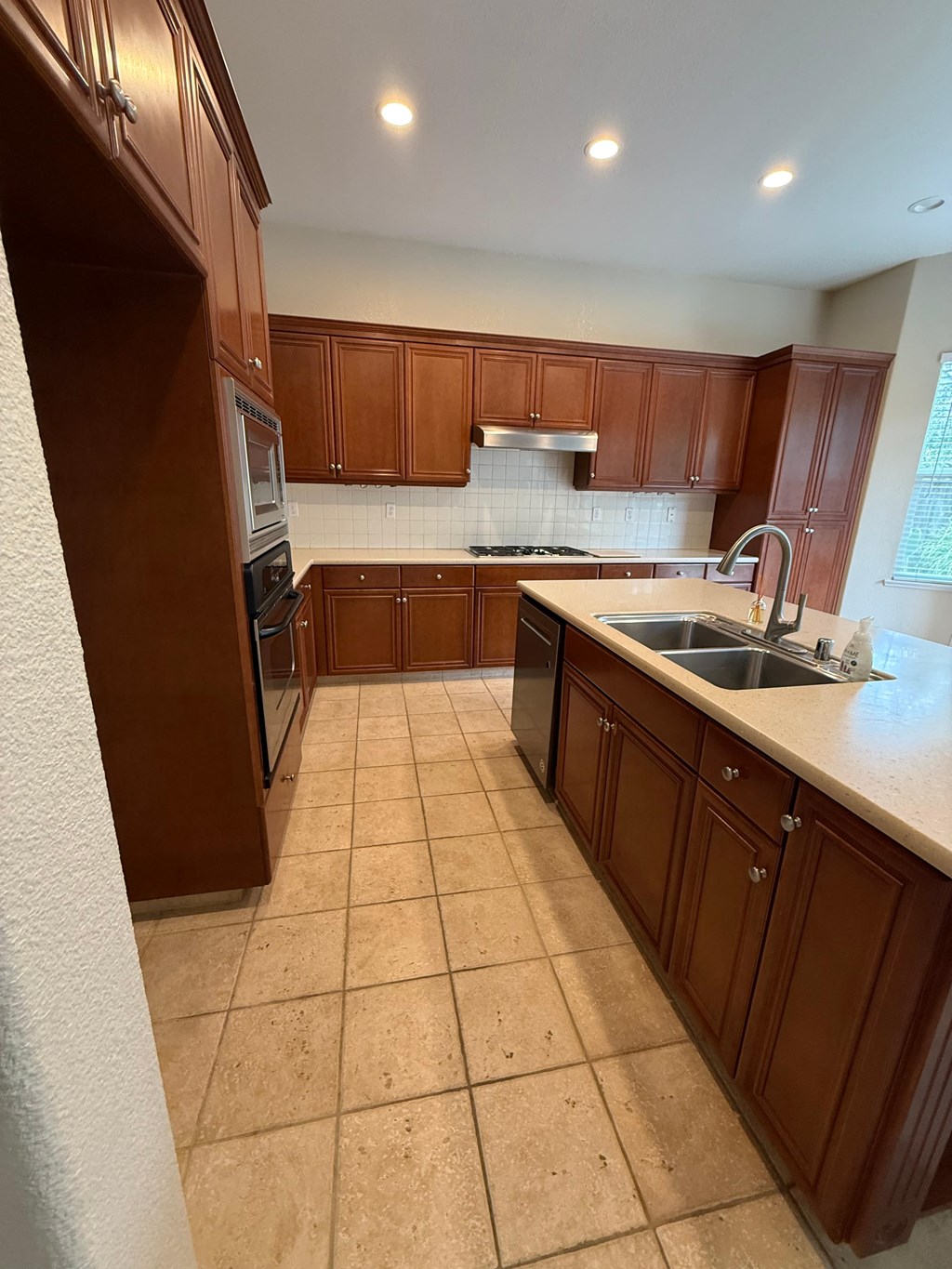 235 Fay Court 3 Beds House for Rent - Photo Gallery 15