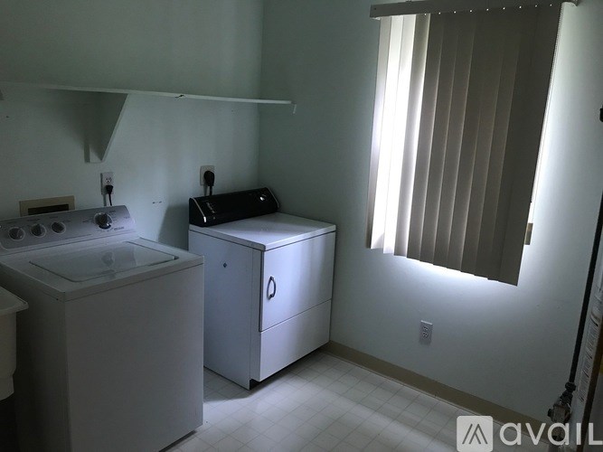 A small kitchen with a washing machine and a dishwasher.