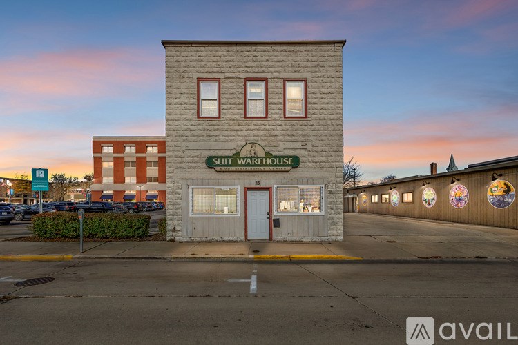 A building with the words "Suit Warehouse" on it.