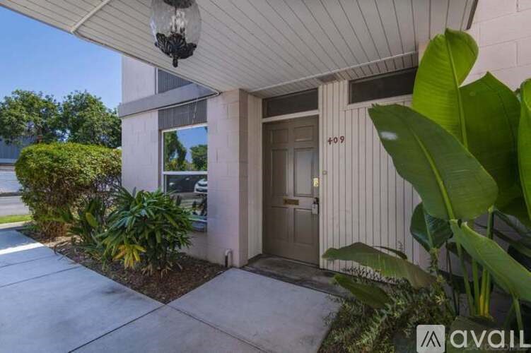 A house numbered 109 is for sale.