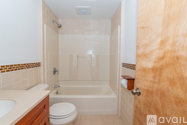A bathroom with a toilet, sink, and bathtub.