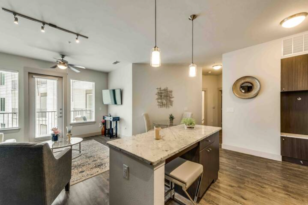 -925 S. Main St., 1 Bed House for Rent - Photo Gallery 10