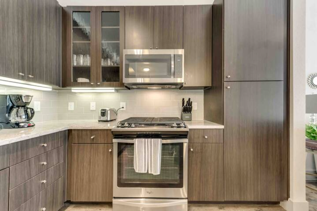 -925 S. Main St., 1 Bed House for Rent - Photo Gallery 11