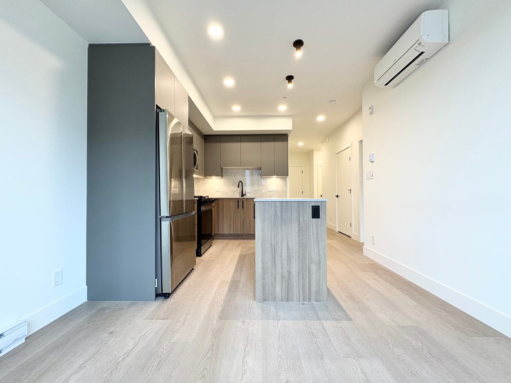 311 - 8230 208B Street 1 Bed House for Rent - Photo Gallery 6