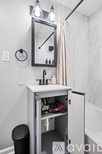 A bathroom with a sink and mirror.