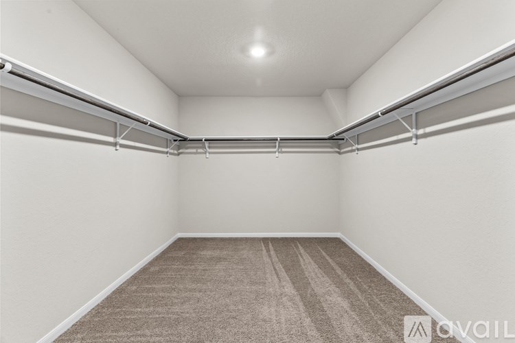 A room with a carpeted floor and a white ceiling with a light fixture.