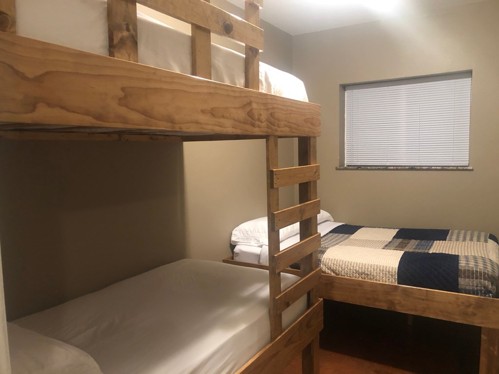 Apt. A 1 Bed House for Rent - Photo Gallery 7