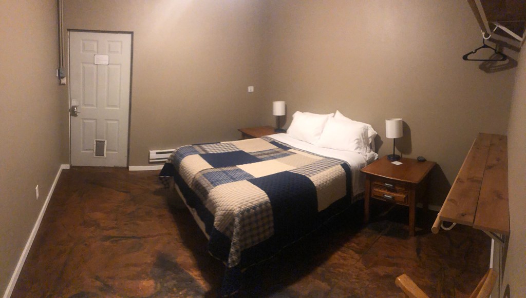 Apt. A 1 Bed House for Rent - Photo Gallery 6