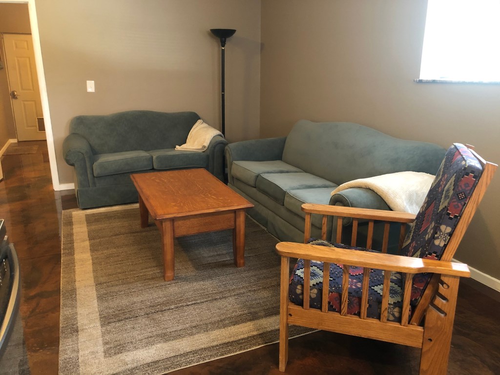 Apt. A 1 Bed House for Rent - Photo Gallery 8