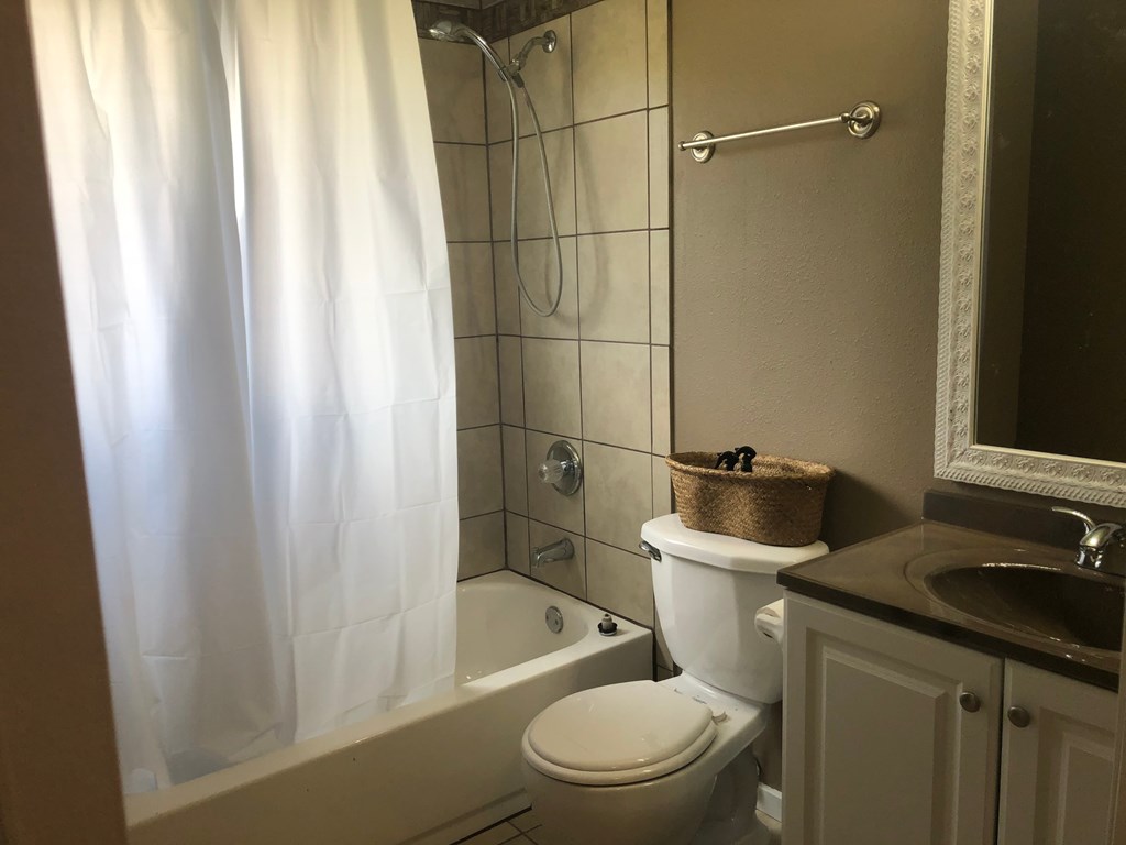 Apt. A 1 Bed House for Rent - Photo Gallery 5