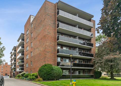 3905 Riverside Drive East 1-2 Beds Apartment for Rent