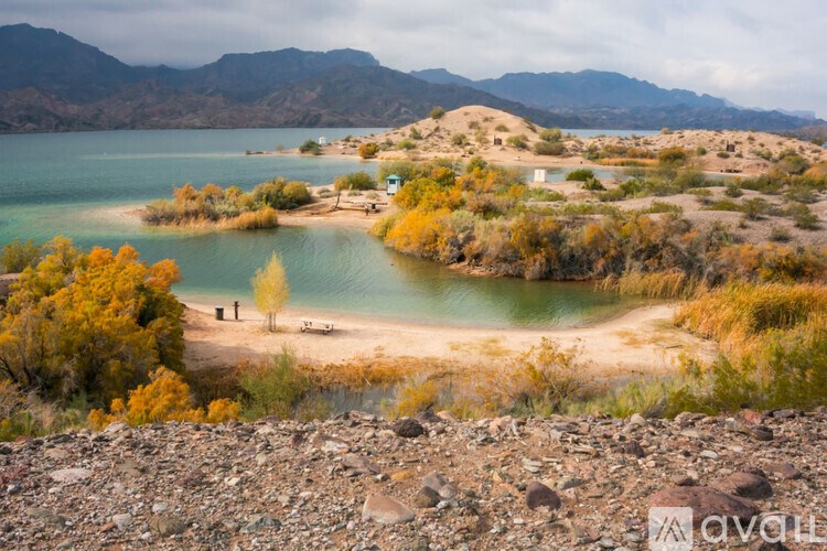A lake surrounded by trees and mountains.