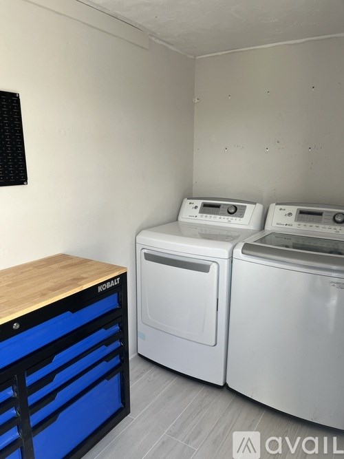 A laundry room with a Norbit washing machine and a dryer.