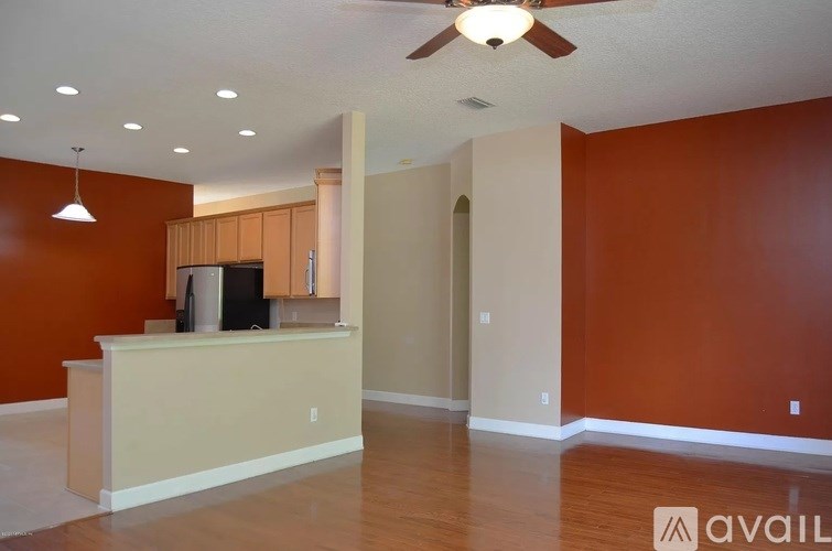 A room with a brown wall and a white ceiling with a fan.