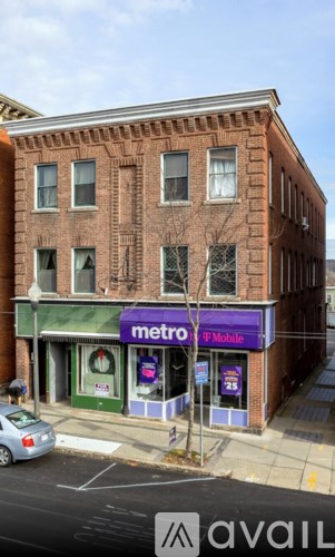 A brick building with a Metro P mobile store in front.