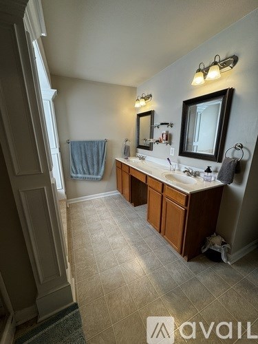 A bathroom with a sink and mirror.