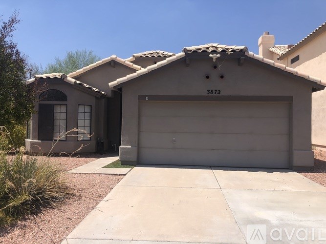 A house with the number 3872 on the garage door.