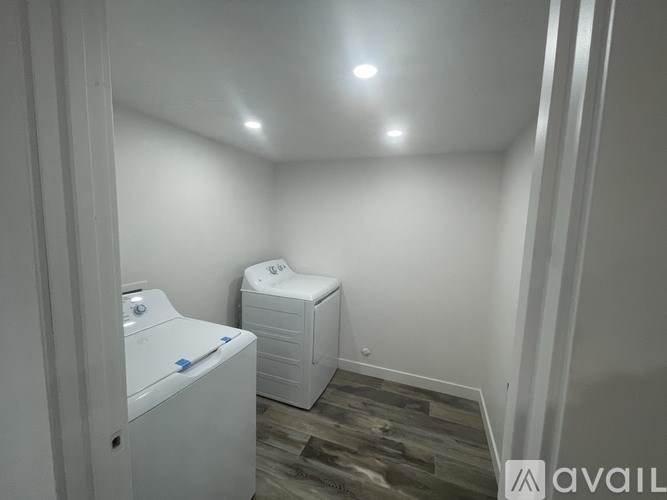 A small room with a washing machine and dryer.