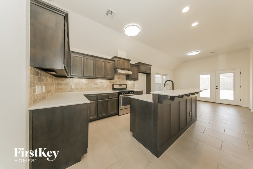 4116 NW 155th Street 5 Beds House for Rent - Photo Gallery 8