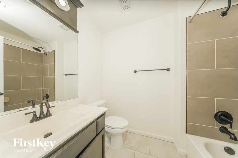 4116 NW 155th Street 5 Beds House for Rent - Photo Gallery 16