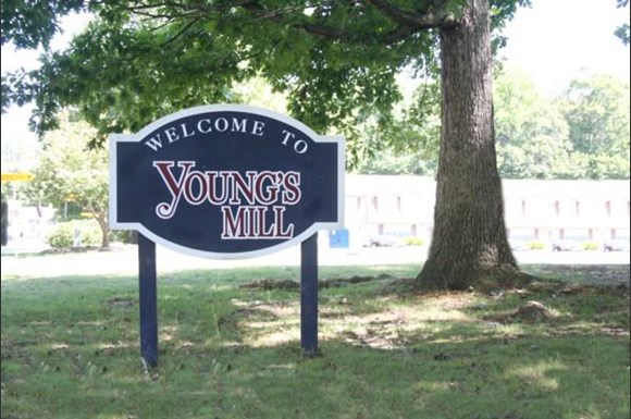 Youngs Mill Apartments I 552 Live Oak Lane Newport News Va Café