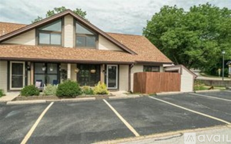 A building with a parking lot in front of it.