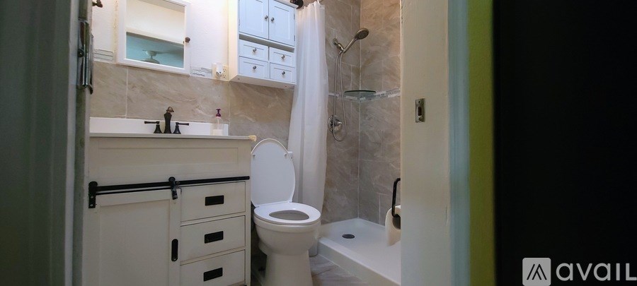 A bathroom with a toilet, sink, and bathtub.