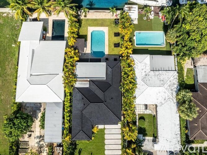A bird's eye view of a house with a pool and a swimming pool.