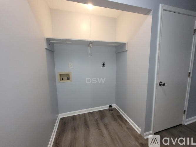 A room with a door and a sign that says DSW.