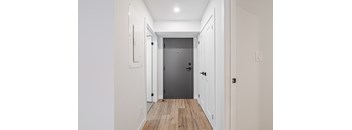 103 - 1 bdrm + den, 1.5 bath