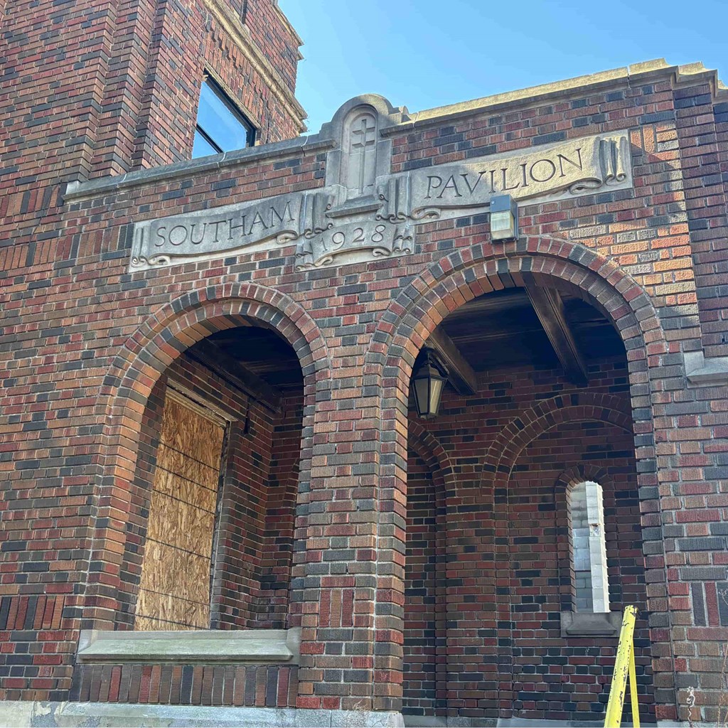 A brick building with a sign that says Southampton on it.