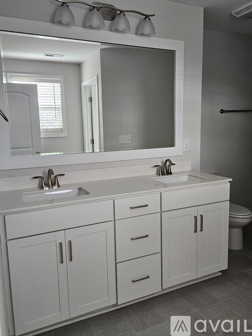 A bathroom with a sink and mirror.