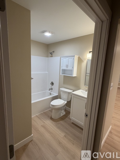 A bathroom with a toilet, sink, and bathtub.