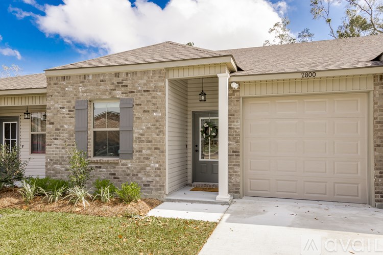 A house with the number 2800 on the front.