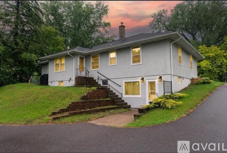 A house with a front yard and a driveway.