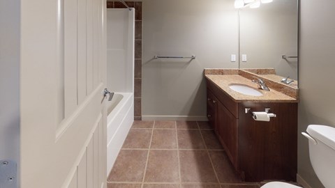 601 8535 Clearwater Drive 2 Beds House for Rent - Photo Gallery 3