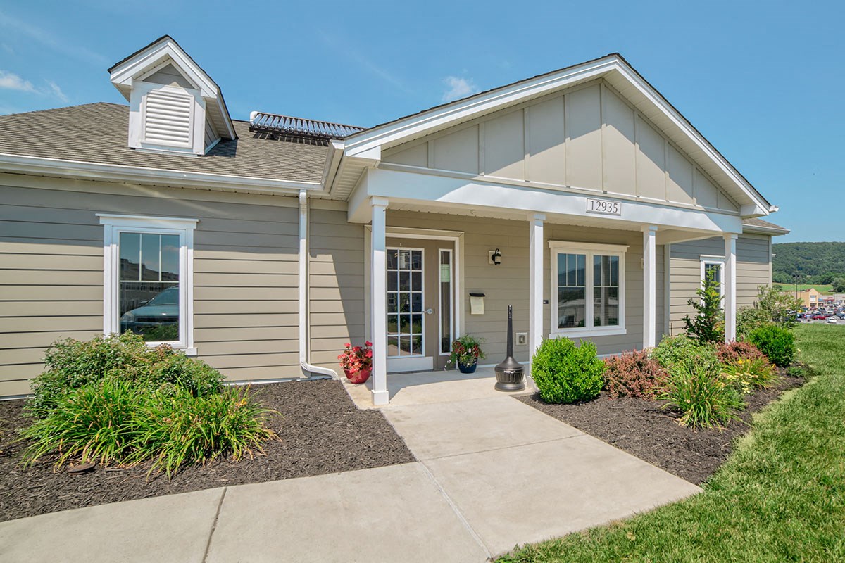 New Crossing Apartments, 12935 Washington Township Blvd