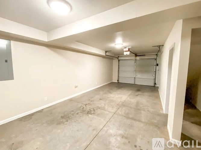 A spacious empty room with a white ceiling and a concrete floor.