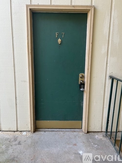 A green door with the number F7 on it.