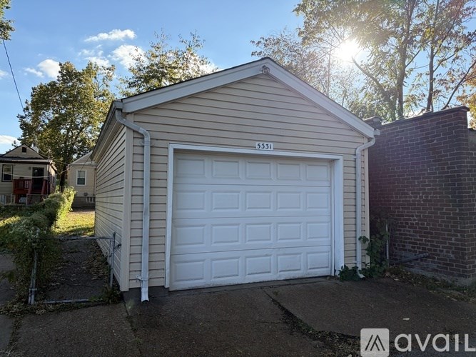 A garage with the number 5531 on it.